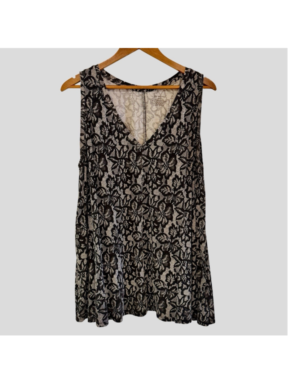 Lane Bryant Women's Size 18/20 Black/White Lace Look V Neck Sleeveless Blouse